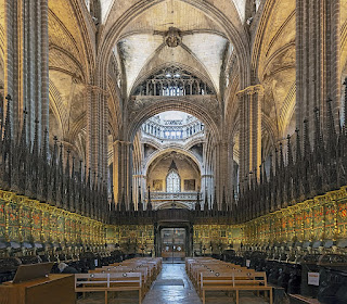 Interior da Catedral em Barcelona na Espanha