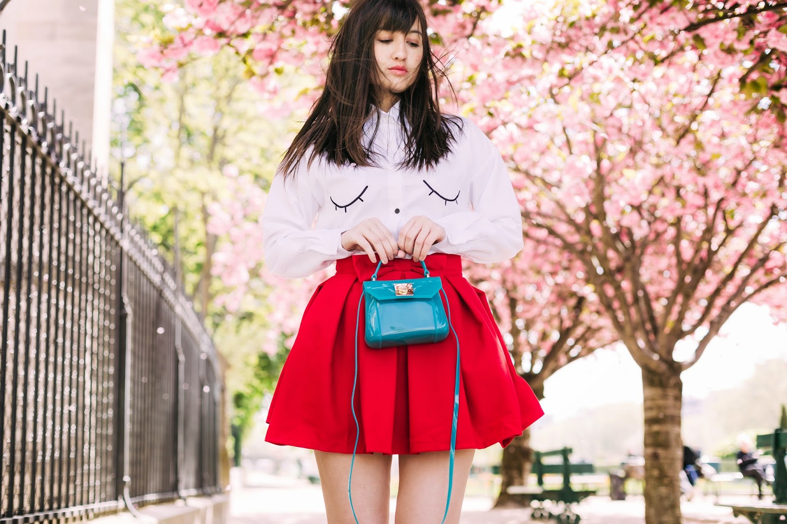 How to wear a red skirt