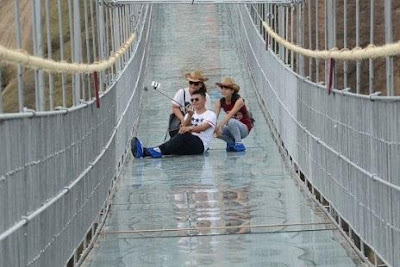 Jembatan Gantung Kaca di cina