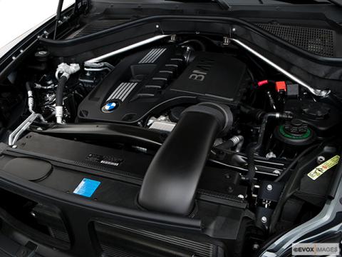 2009 BMW X6 Premium Midsize SUV engine view