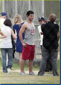 taylor-lautner-taylor-swift-valentines-day-07