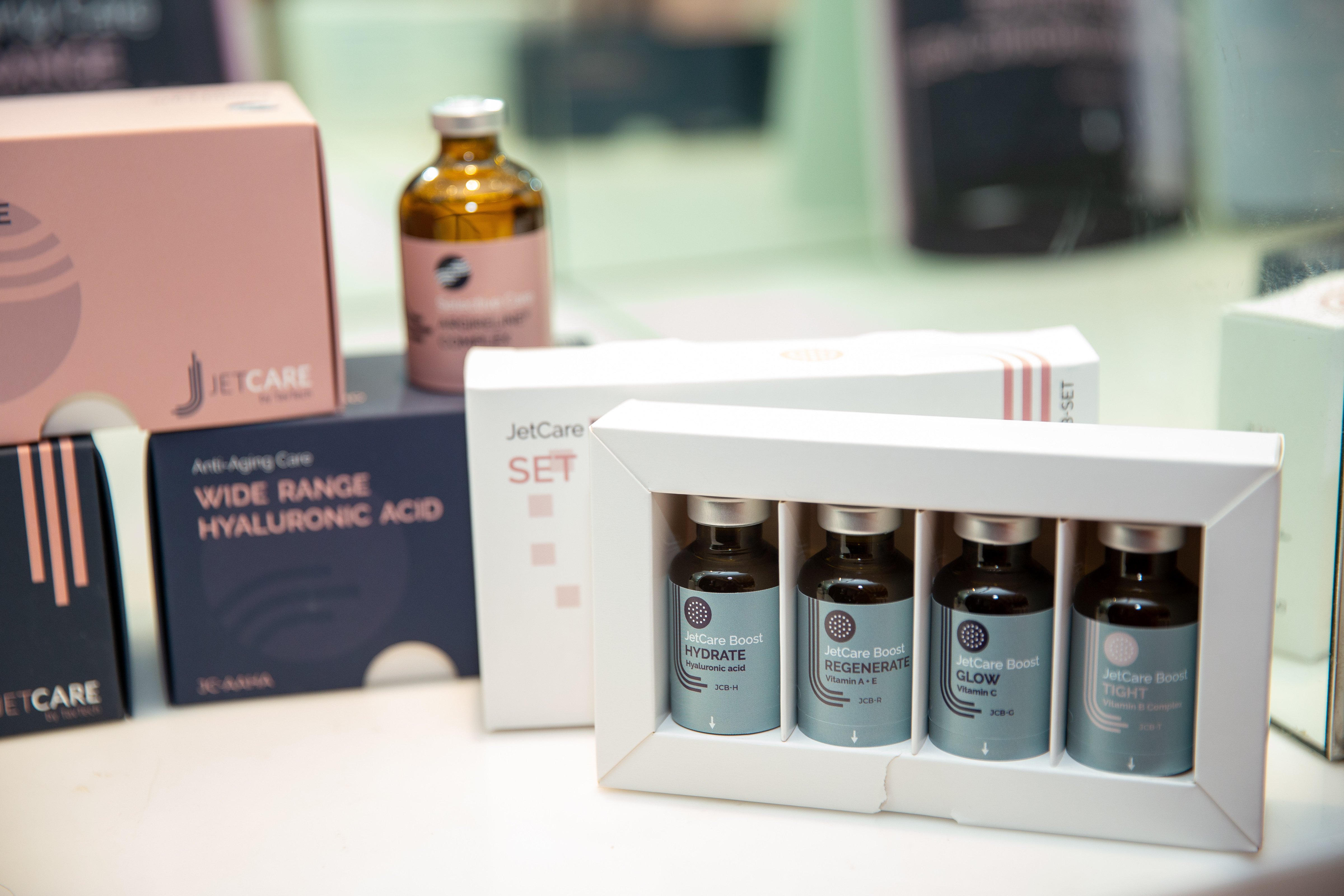 JETPEEL潔比爾亮肌除了導入原廠專利精華液外，也能導入各種不同的抗氧化物