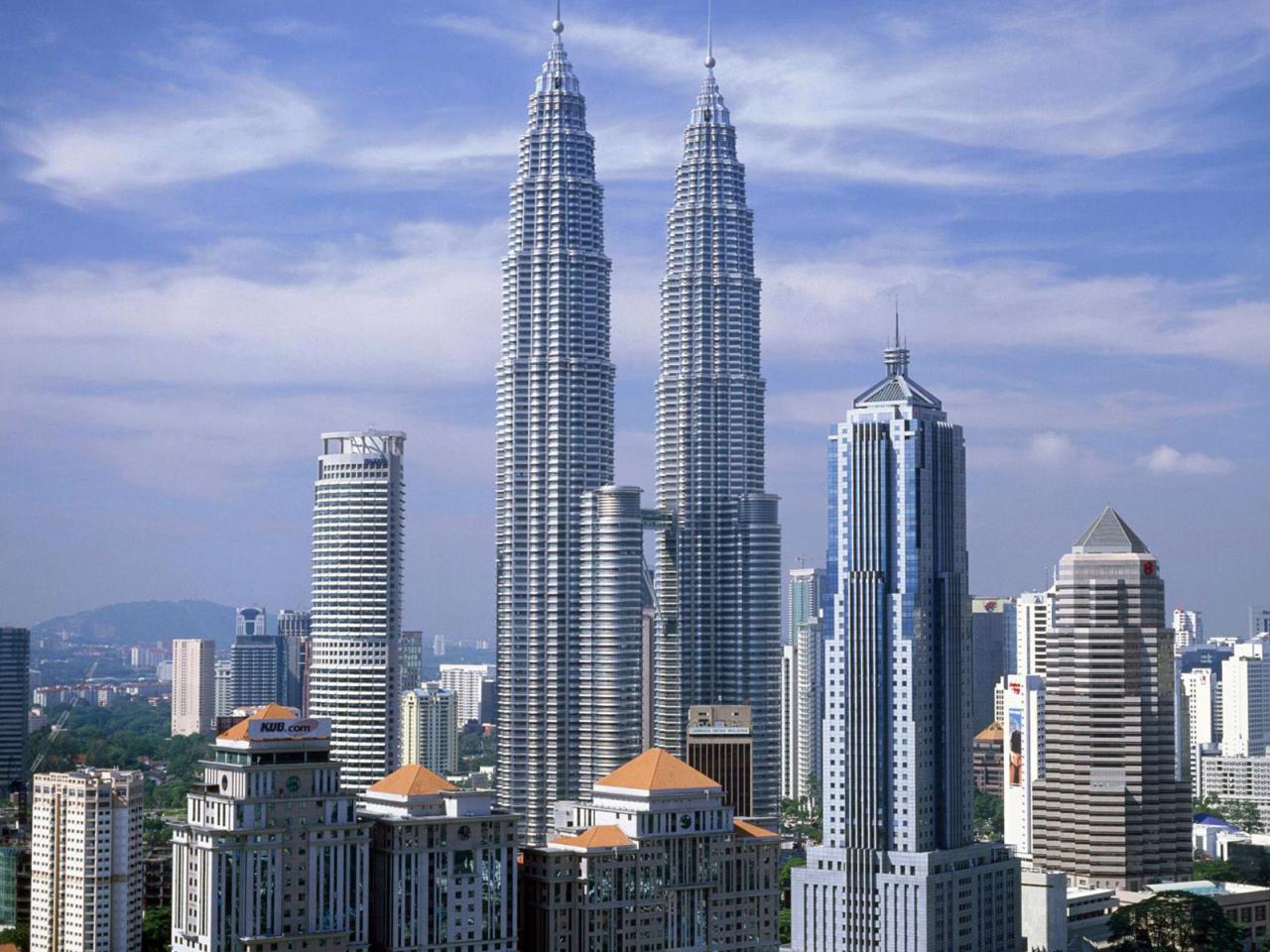 Petronas Towers - Dreams Destinations