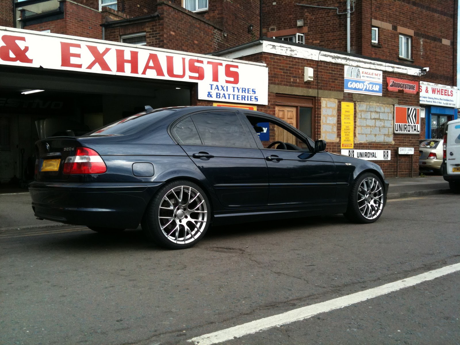 E46 BMW 320d with staggered 19 sport ADs