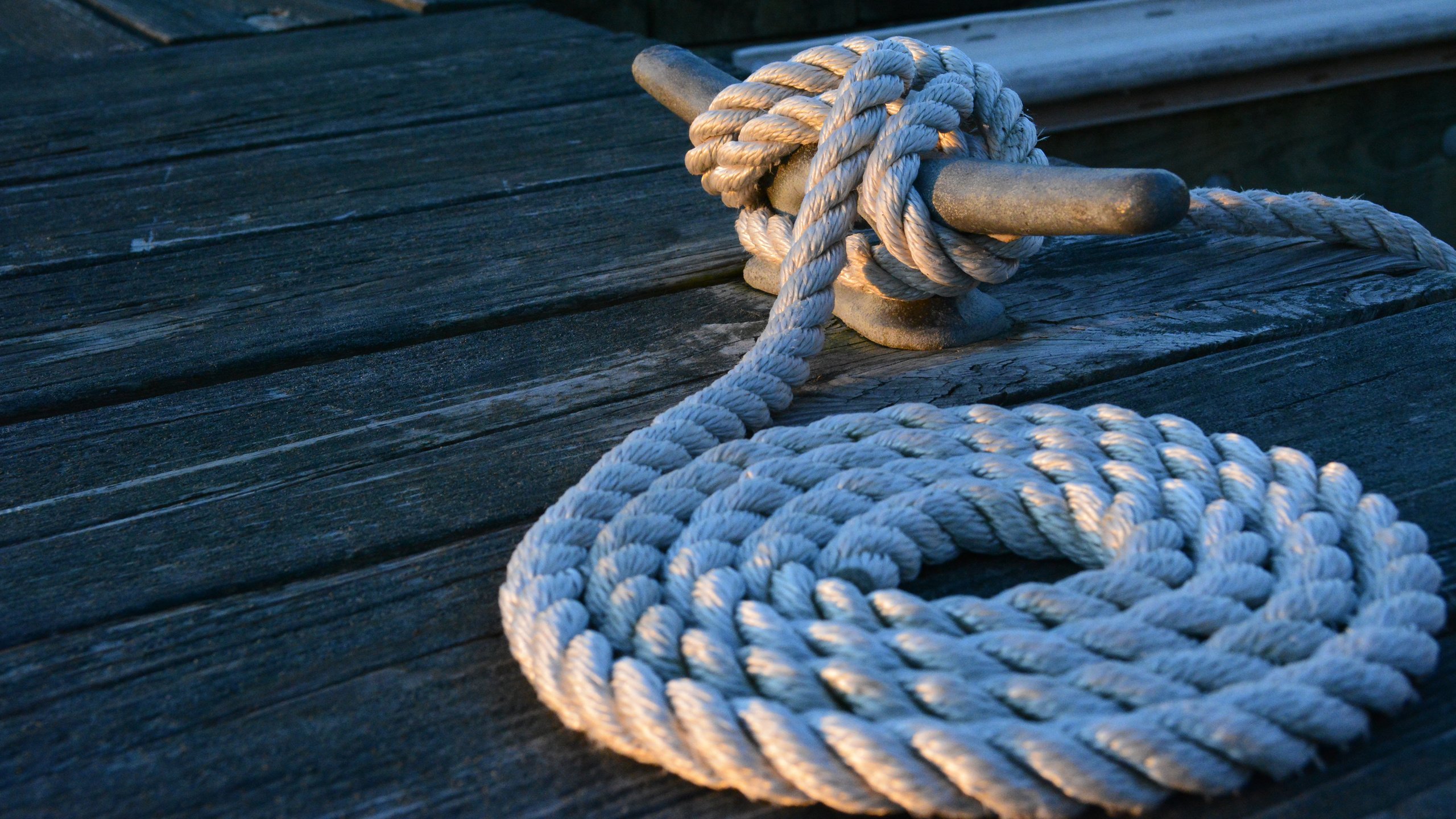 rope on the pier