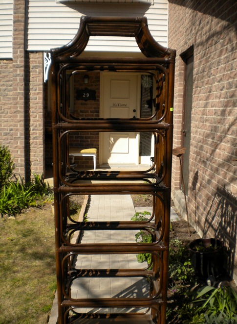 Pagoda bamboo etagere at Junkinjunky.blogspot.com