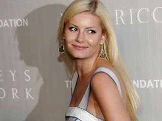 Free wallpapers without watermarks of Elisha Cuthbert at Fullwalls.blogspot.com