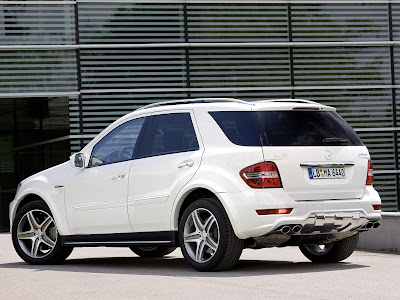 2011 Mercedes-Benz ML 63 AMG Side View