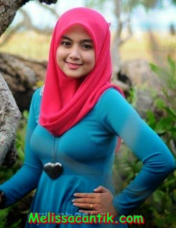 Foto Gaya Berjilbab Modis Cewek Kuliahan Sekarang (Hijab Style)