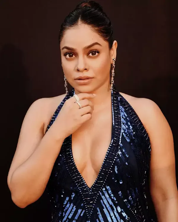 sumona chakravarti cleavage deep neckline dress tv actress