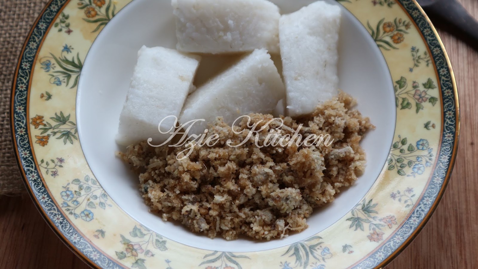 Nasi Impit Dengan Sambal Kelapa Ikan - Azie Kitchen