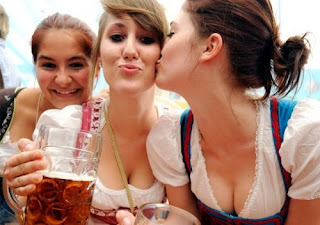 girls kiss and beer