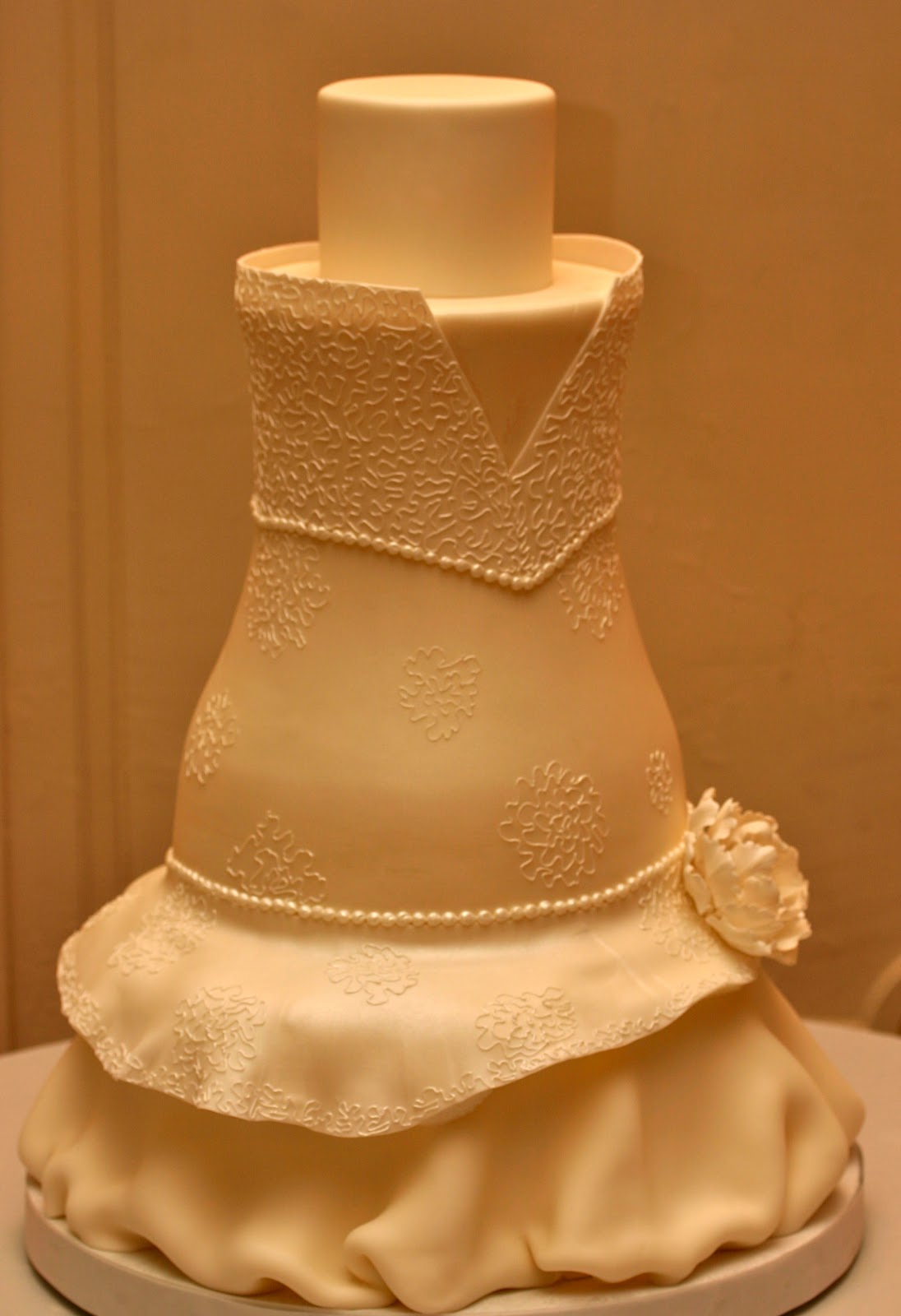 pink and gold wedding cake Wedding Dress Inspired Cakes