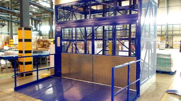 Forklift - Warehouse Lift