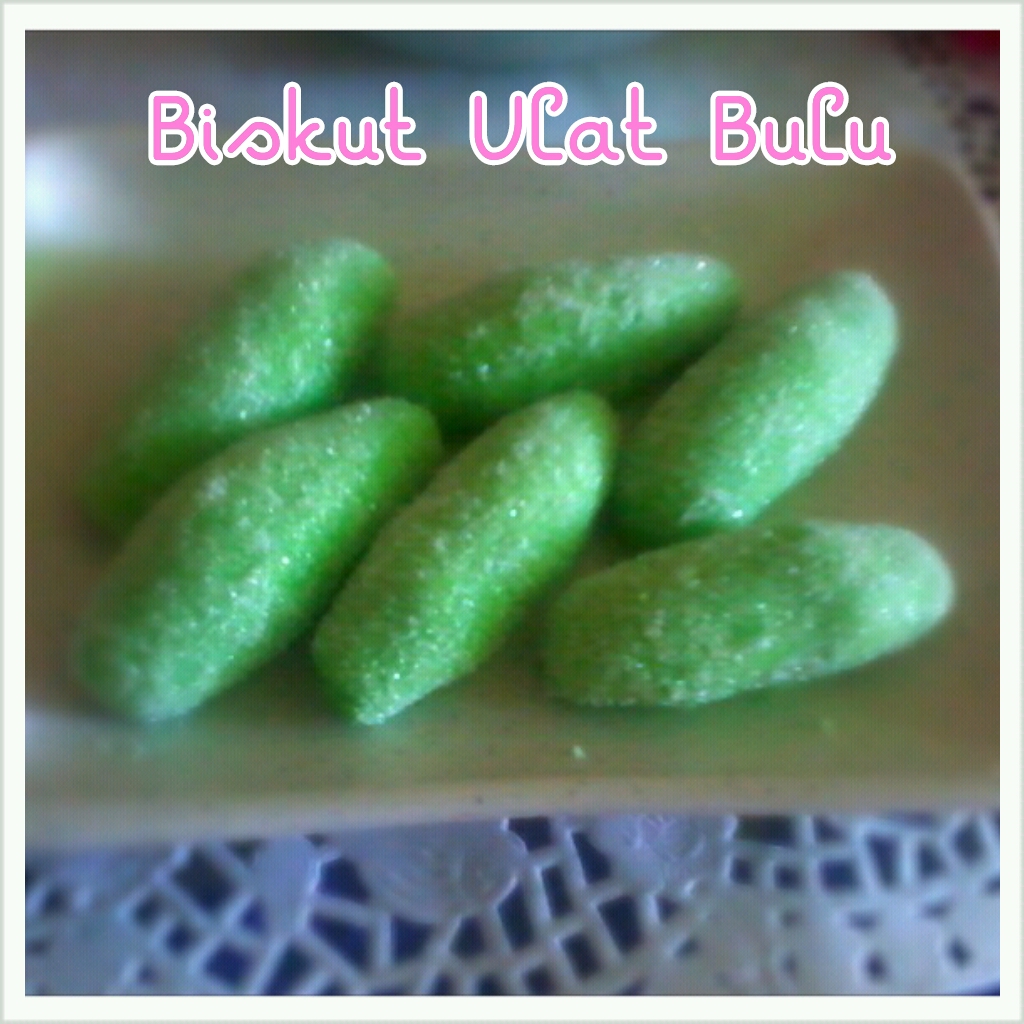 Sweet red cherry: BISKUT ULAT BULU