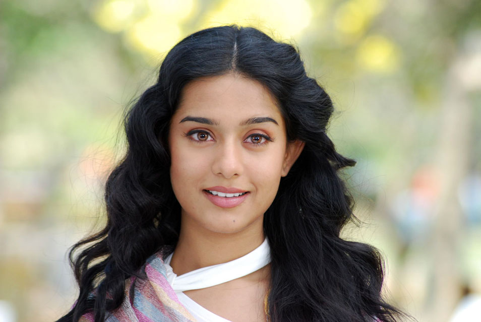 Amrita Rao Photostills - SEXY Baby Amrita Rao Pictures - Famous Celebrity Picture 