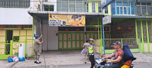 Hari Pertama Masa Tenang, Polres Siantar Pengamanan Pembersihaan APK Pemilu 2024