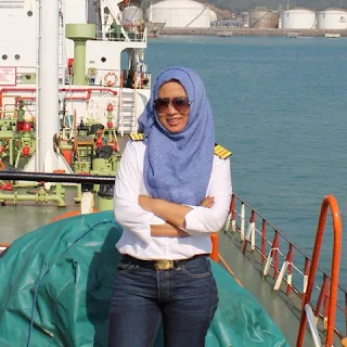 Captain Wanita Pertama Di Kapal Tanker Indonesia Capt. Agustin Fitriyah