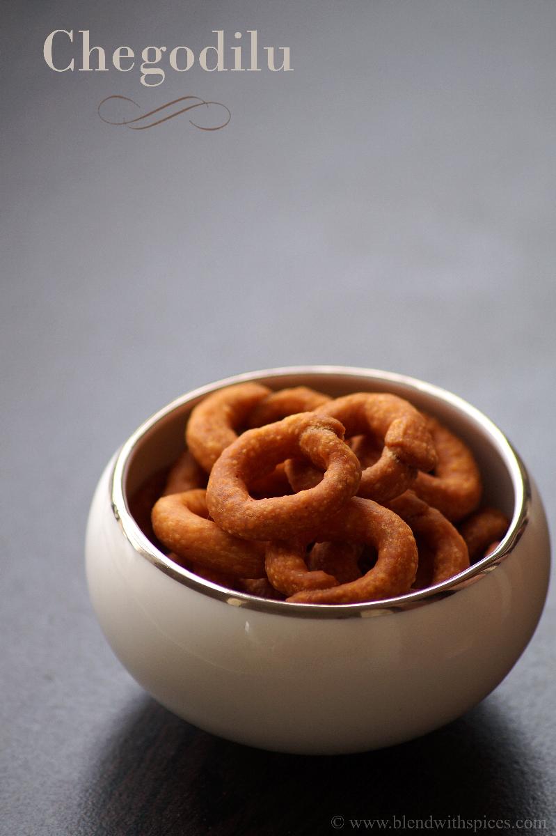 chegodilu with maida, how to make maida chegodilu, ring murukku recipe, andhra snacks, krishnashtami recipes