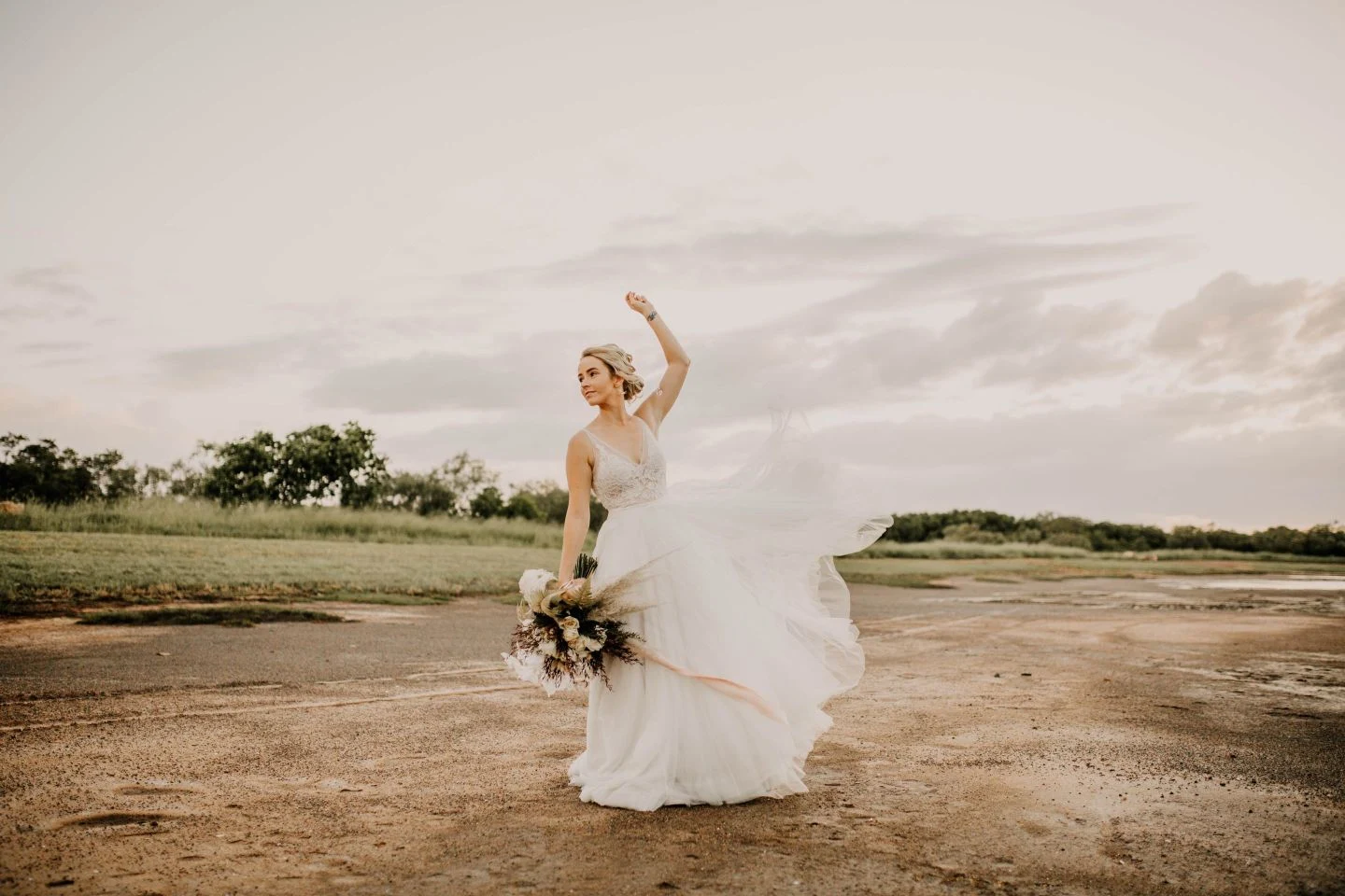 HUNTER AND CO PHOTOGRAPHY BOHO BRIDE TOWNSVILLE BRIDAL GOWN BOUQUET HAIRSTYLE