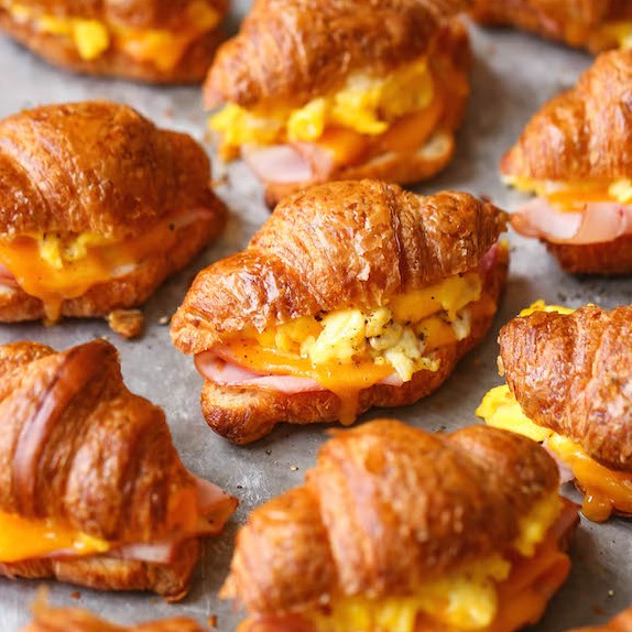 FREEZER CROISSANT BREAKFAST SANDWICHES #brunchparty #deliciousmeal