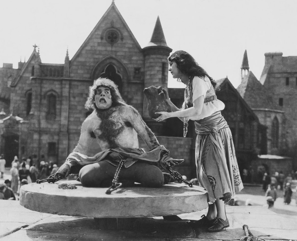 The Cryptic Corridor: The Hunchback of Notre Dame (1923)