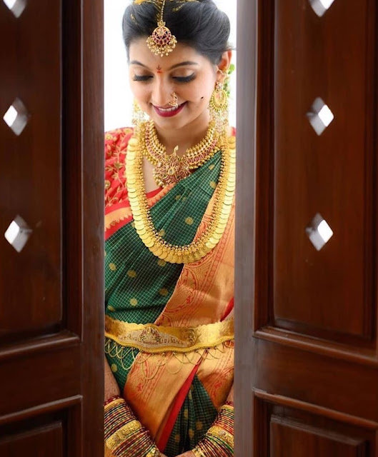 Bride in Kasu Mala Tussi Choker Chandbalis 