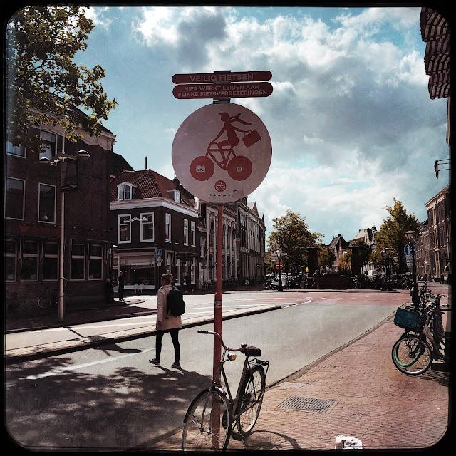 Bord 'Hier werkt Leiden aan flinke fietsverbeteringen'