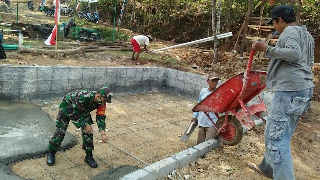 Pupuk Kemanunggalan TNI-Rakyat Babinsa senantiasa siap bantu kesulitan warga