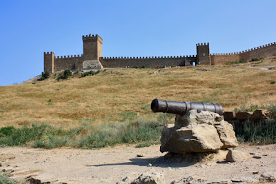 Пушка возле Судакской крепости