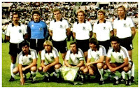 Selección de ALEMANIA FEDERAL - Temporada 1979-80 - Stielike, Schumacher, Briegel, Rummenigge, Karlheinz Förster, Hrubesch; Klaus Allofs, Schuster, Dietz, Kaltz y Hansi Müller - REPÚBLICA FEDERAL DE ALEMANIA 2 (Hrubesch 2). BÉLGICA 1 (Vandereycken) - 22/06/1980 - Eurocopa de Italia 1980, final - Roma, Italia, estadio Olímpico - Alemania gana su 2º título de CAMPÉON DE EUROPA DE SELECCIONES