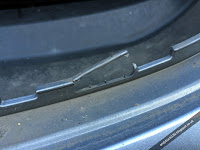 BMW E92 broken kidney grille clip 