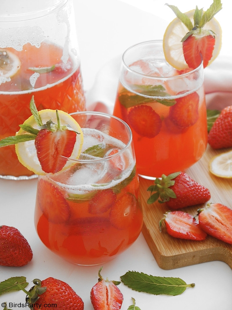 Limonade aux Fraises - facile, rapide et délicieuse, ce cocktail avec ou sans alcool, est l'apéritif parfait pour les soirées d'été!