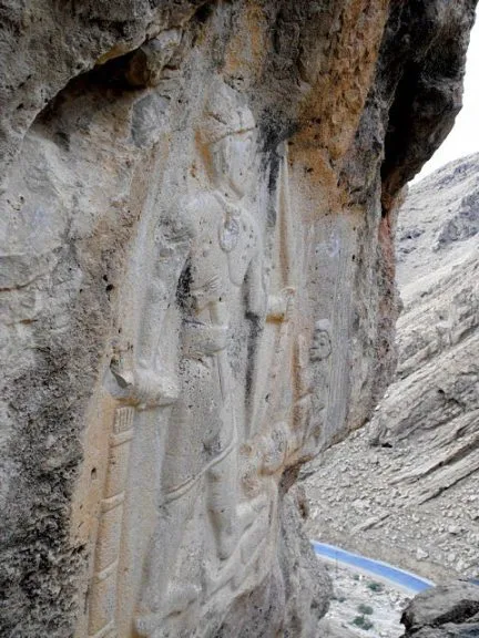 The relief’s location on the mountain’s cliff. Who sculpted this relief here and why he chose this place? The relief en face. Photo courtesy Mr. Osman Toofiq, Assitant Lecturer, College of Archaeology, Sulaymaniyah University.