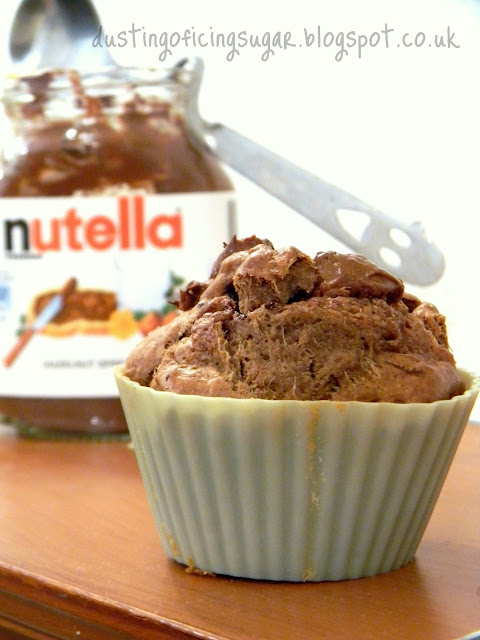 Nutella choc cupcakes - dustingoficingsugar.blogspot.co.uk