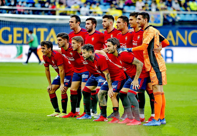 CLUB ATLÉTICO OSASUNA. Temporada 2021-22. Kike García, Moncayola, David García, Unai García, Lucas Torró, Sergio Herrera. Manu Sánchez, Nacho Vidal, Darko Brasanac, Rubén García, Juan Cruz. VILLARREAL C. F. 1 CLUB ATLÉTICO OSASUNA 2. 17/10/2021. Campeonato de Liga de 1ª División, jornada 9. Villarreal, Castellón, estadio de La Cerámica. GOLES: 0-1: 26’, Torró. 1-1: 55’, Gerard Moreno. 1-2: 87’, Chimy Ávila.