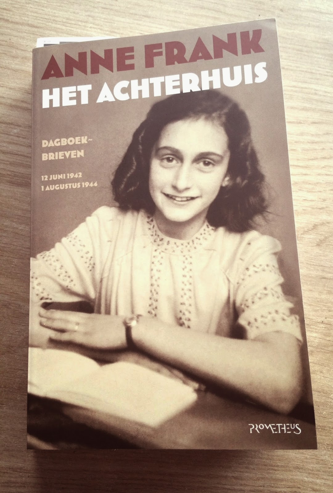 Het verhaal van Anne Frank Anne stort zich op het schrijven - Het Dagboek Van Anne Frank
