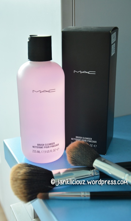 MAC Brush Cleanser