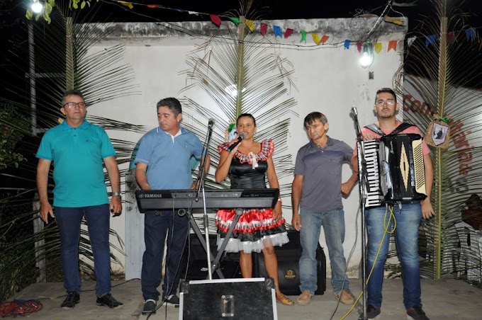 Forró na comunidade Sítio Trincheiras faz sucesso com presença de familiares e amigos, em Patos.