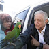 AMLO: “Guárdame mi perico ¡Es mío!” (se lo regaló Yolanda Lira)