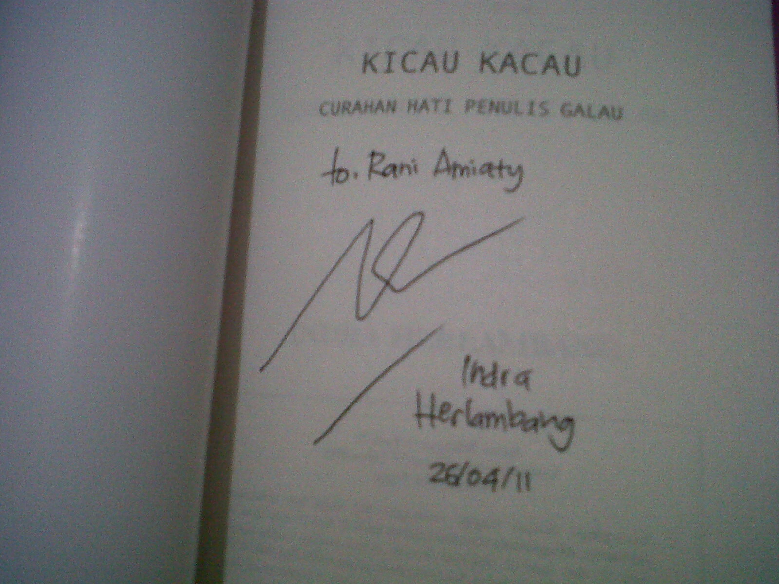 Waktu ketemu indra tuh dia meracau ga karuan menceritakan isi buku garapannya kocak ban ternyata orangnya hahaha orangnya ga sombong gokil