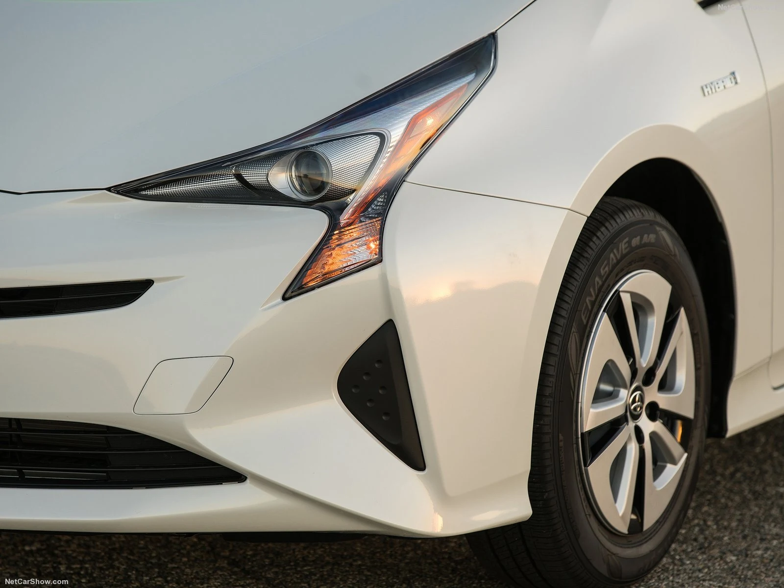 Hình ảnh xe ô tô Toyota Prius 2016 & nội ngoại thất