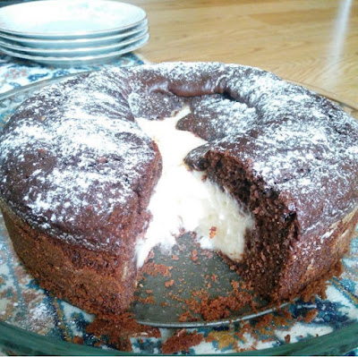 Muhallebide Pişen Kek Magma Kek Frambuazlı Magma Kek Tarifi'nin Hazırlanışı Krema ve Kek Birlikte Pişti İnanılmaz Bir Lezzet Ortaya Çıktı
