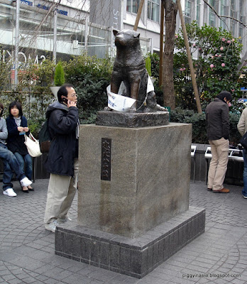 hachiko dog statue in shibuya
