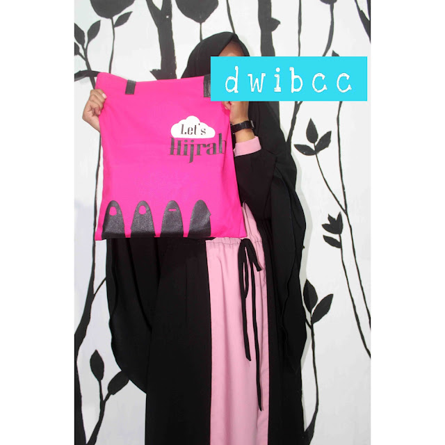 Foto dwibcc Pake Hijab Syari Warna Pink 