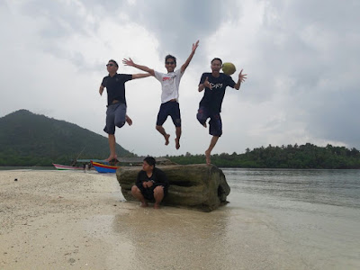 Serunya bertualang di Pulau Pahawang Kecil