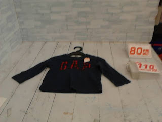 中古品　子供服　８０ｃｍ　ＧＡＰ　ブラック　長袖Ｔシャツ　１１０円