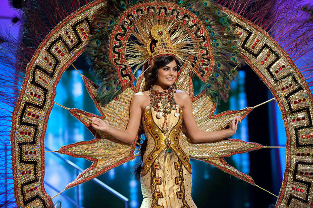 Jimena Navarrete Miss Mexico 2010 wears her national costume for a 