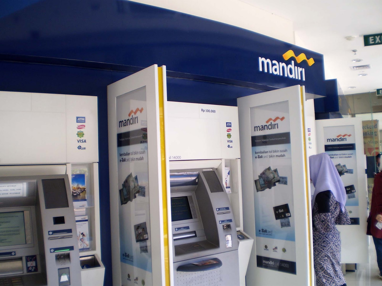  Bank  Mandiri Bank  Terbaik di  Indonesia  Banyak ATM 