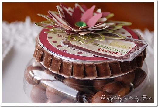 noel_filled_candy_jar1